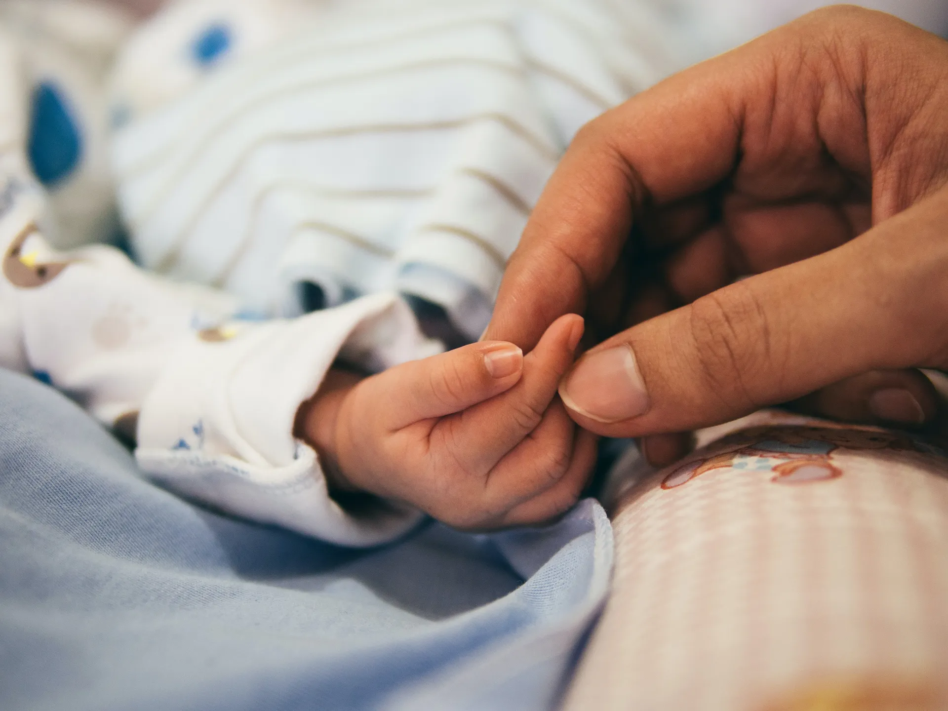 Een babyhand